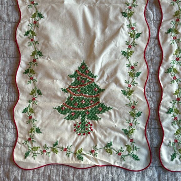 Vintage Christmas Handmade Table Runner - Picture 4 of 12